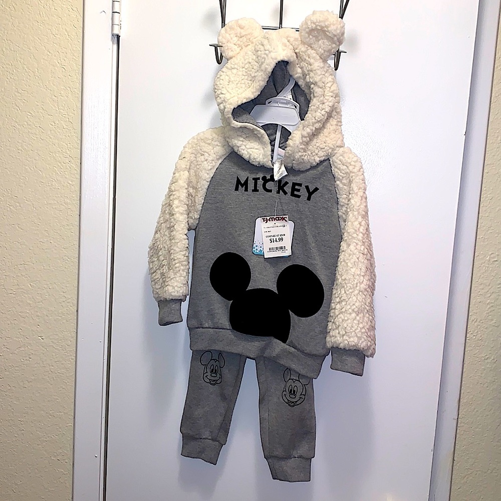 2 pc Mickey Mouse set